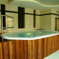 Közösségi feszített jacuzzi